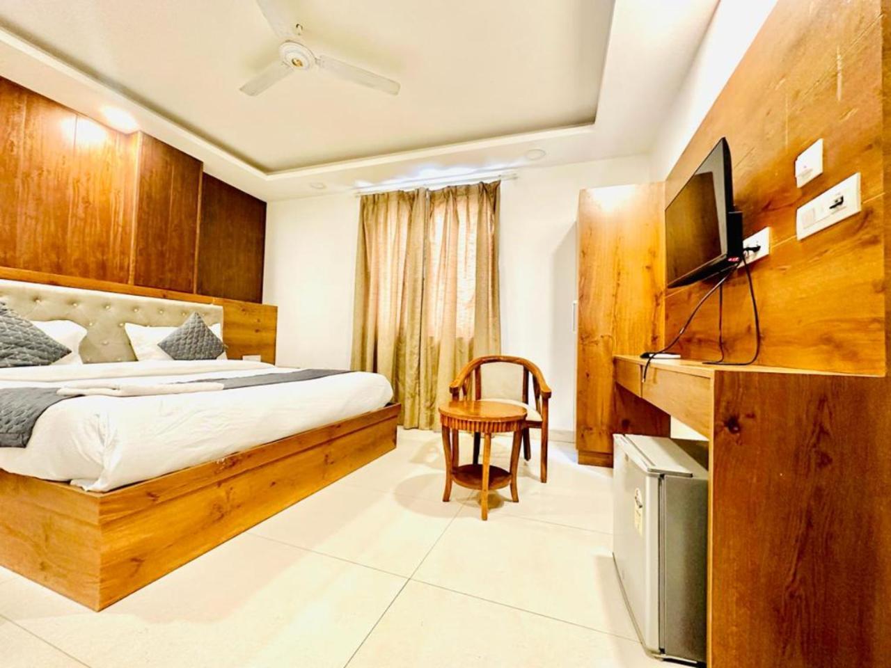 Hotel Galaxy Inn Near Delhi International Airport New Delhi Eksteriør bilde